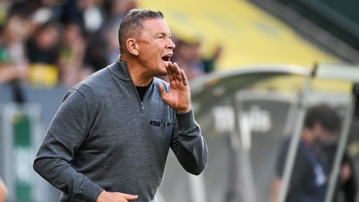 Openhartige AZ-coach Leeroy Echteld: ’Ik ga niet zeggen dat we er per ongeluk staan’ | De Telegraaf